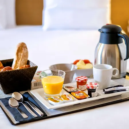 Novotel Paris Le Pont Hotel