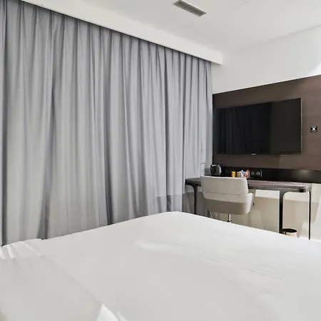 Novotel Paris Le Pont Hotel 4*