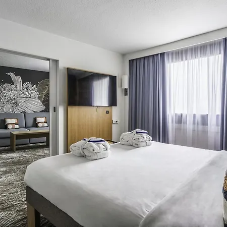 Novotel Paris Le Pont Hotel 4*