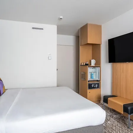 Novotel Paris Le Pont Hotel 4*