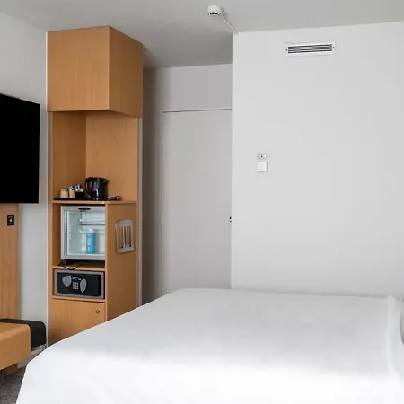 Hotel Novotel Paris Le Pont 4*