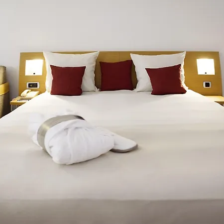 Novotel Paris Le Pont Hotel
