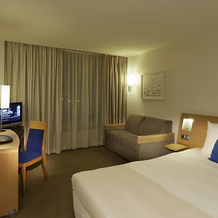 Novotel Paris Le Pont 4*