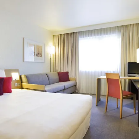 Novotel Paris Le Pont Otel 4*