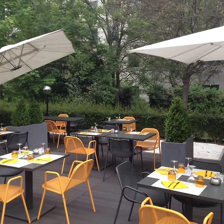 Novotel Paris Le Pont Hotel 4*