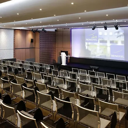 Novotel Paris Le Pont 호텔 4*