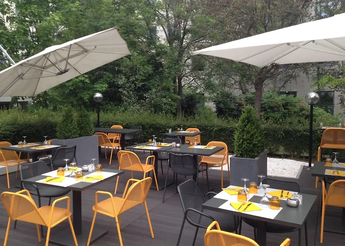 Novotel Paris Le Pont מלון 4*